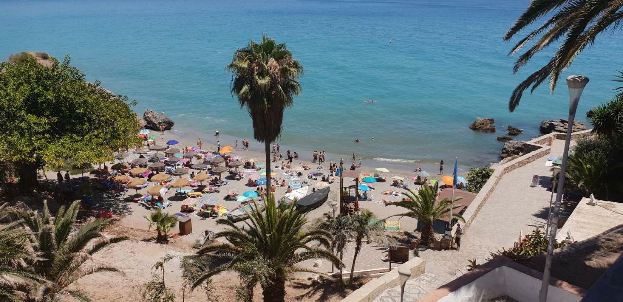 Neptuno Torrecilla Beach Nerja Luaran gambar